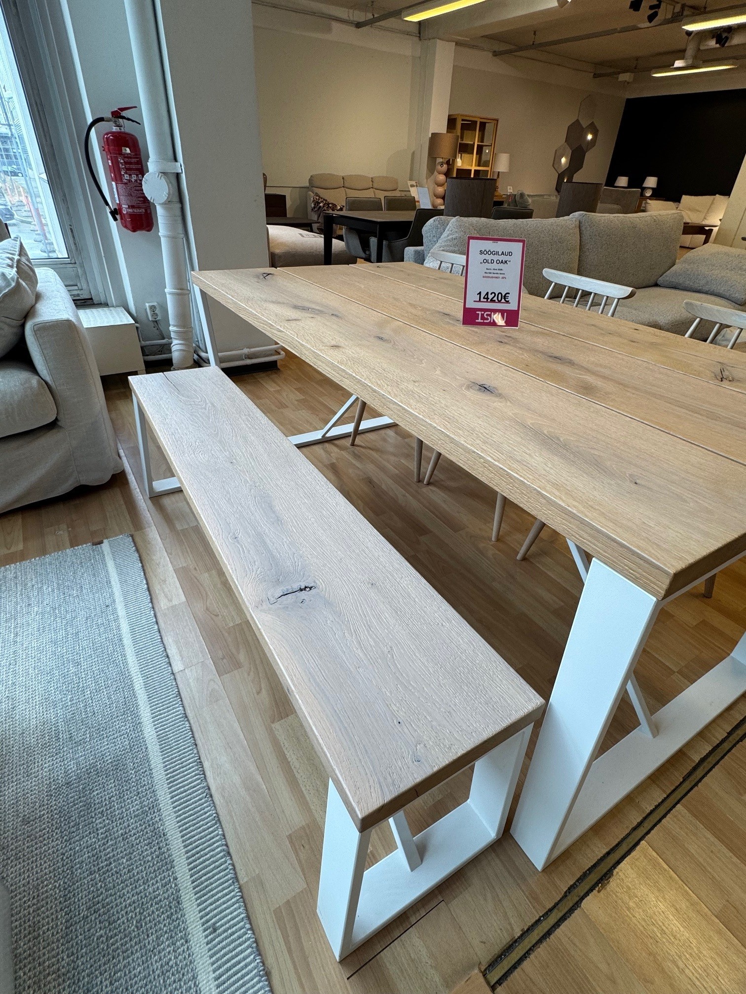 Pink Old Oak / Saalinäidis