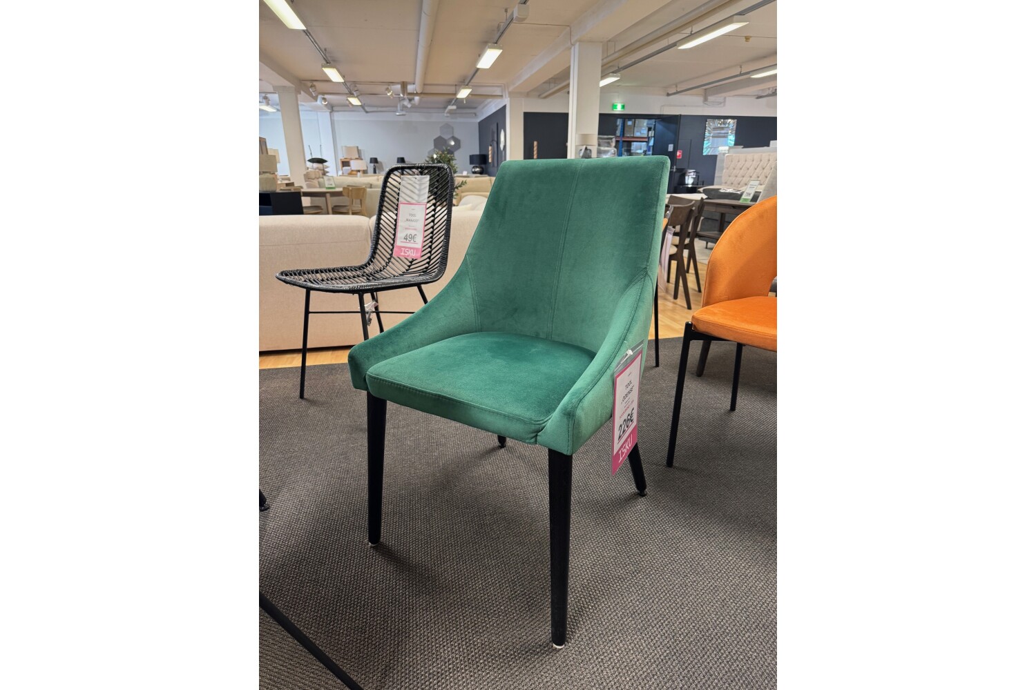 Söögitool Odense / Saalinäidis