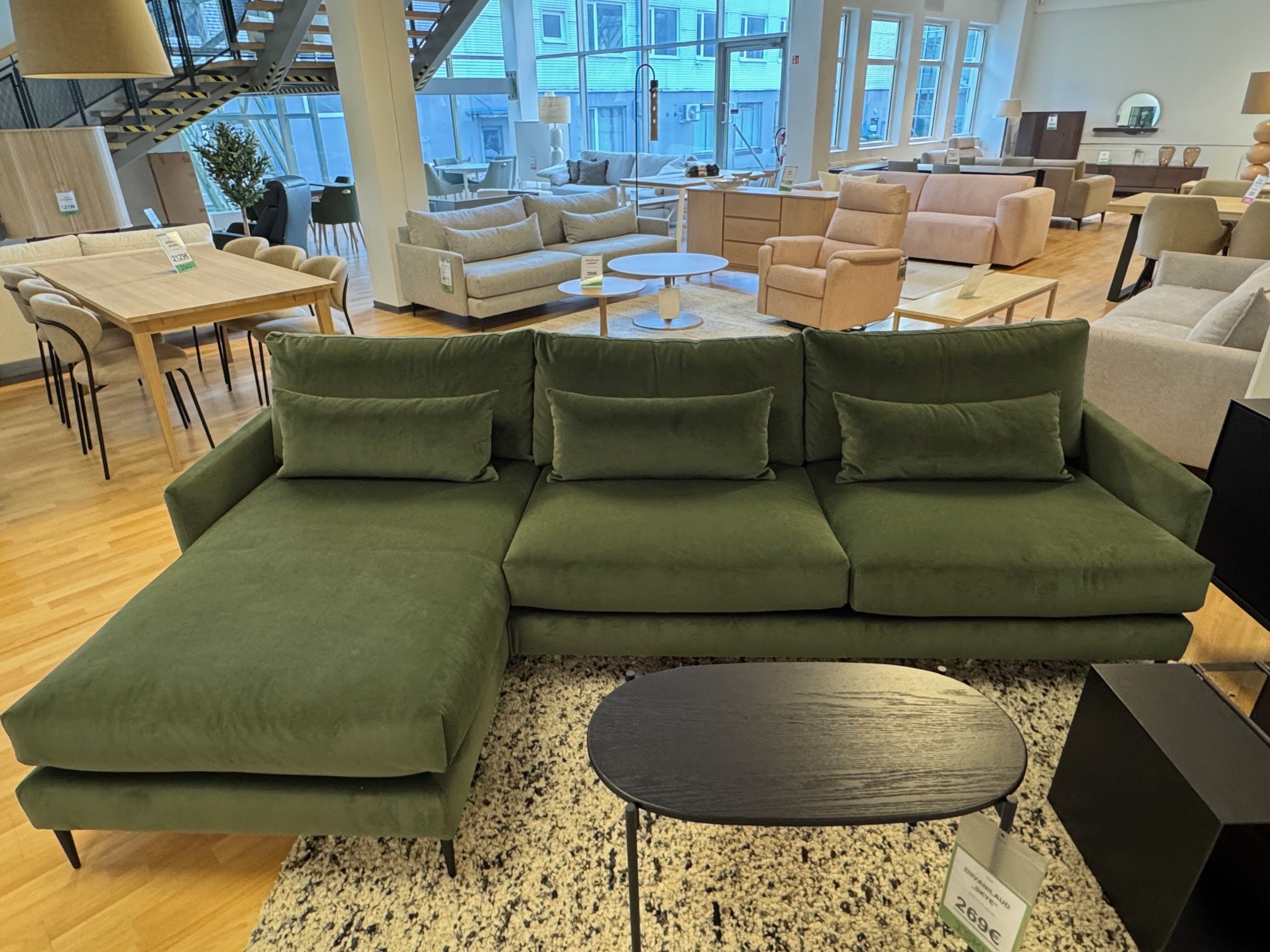 Diivan Feel / Saalinäidis