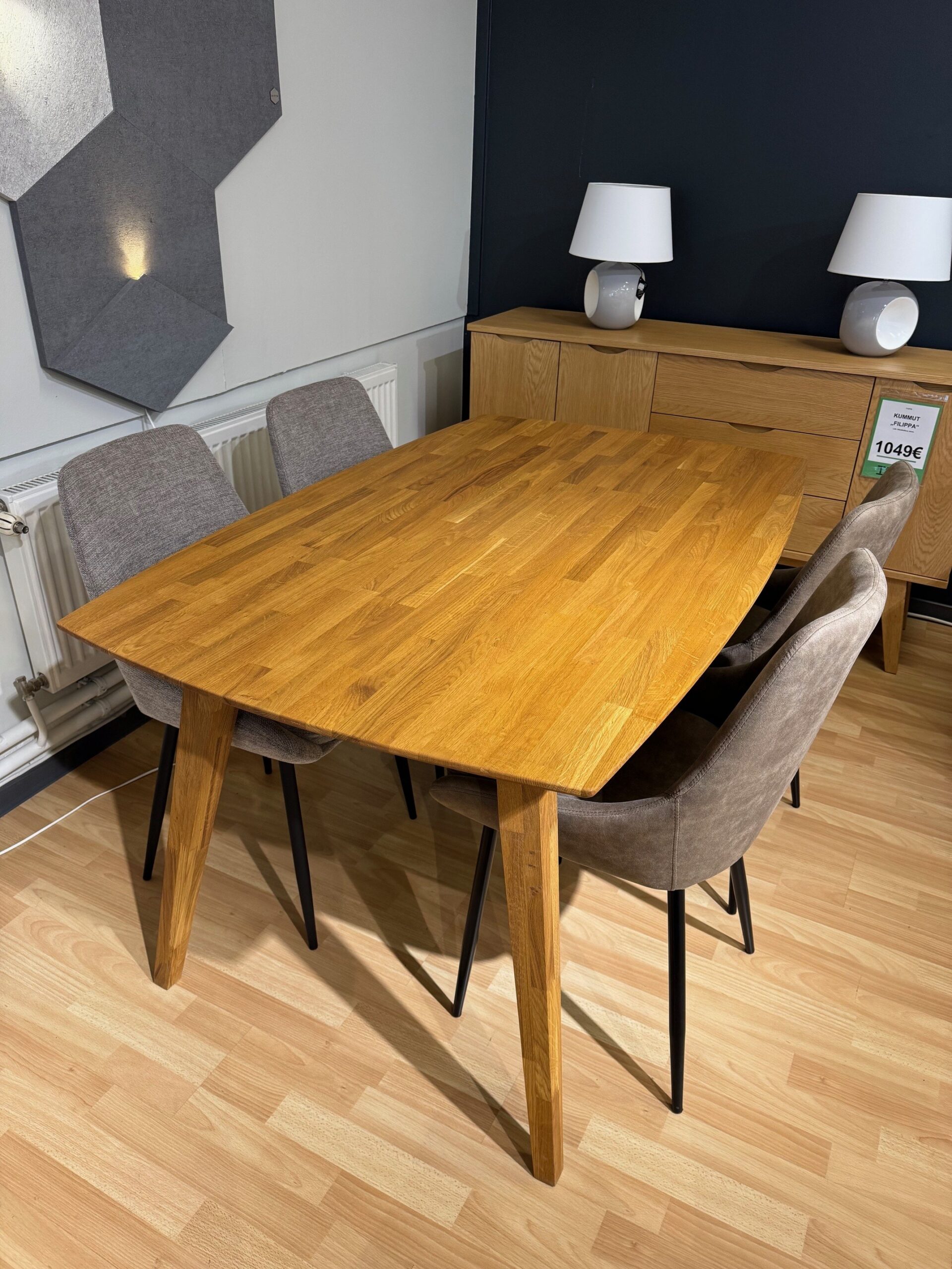 Jonathan söögilaud 140 cm / Saalinäidis