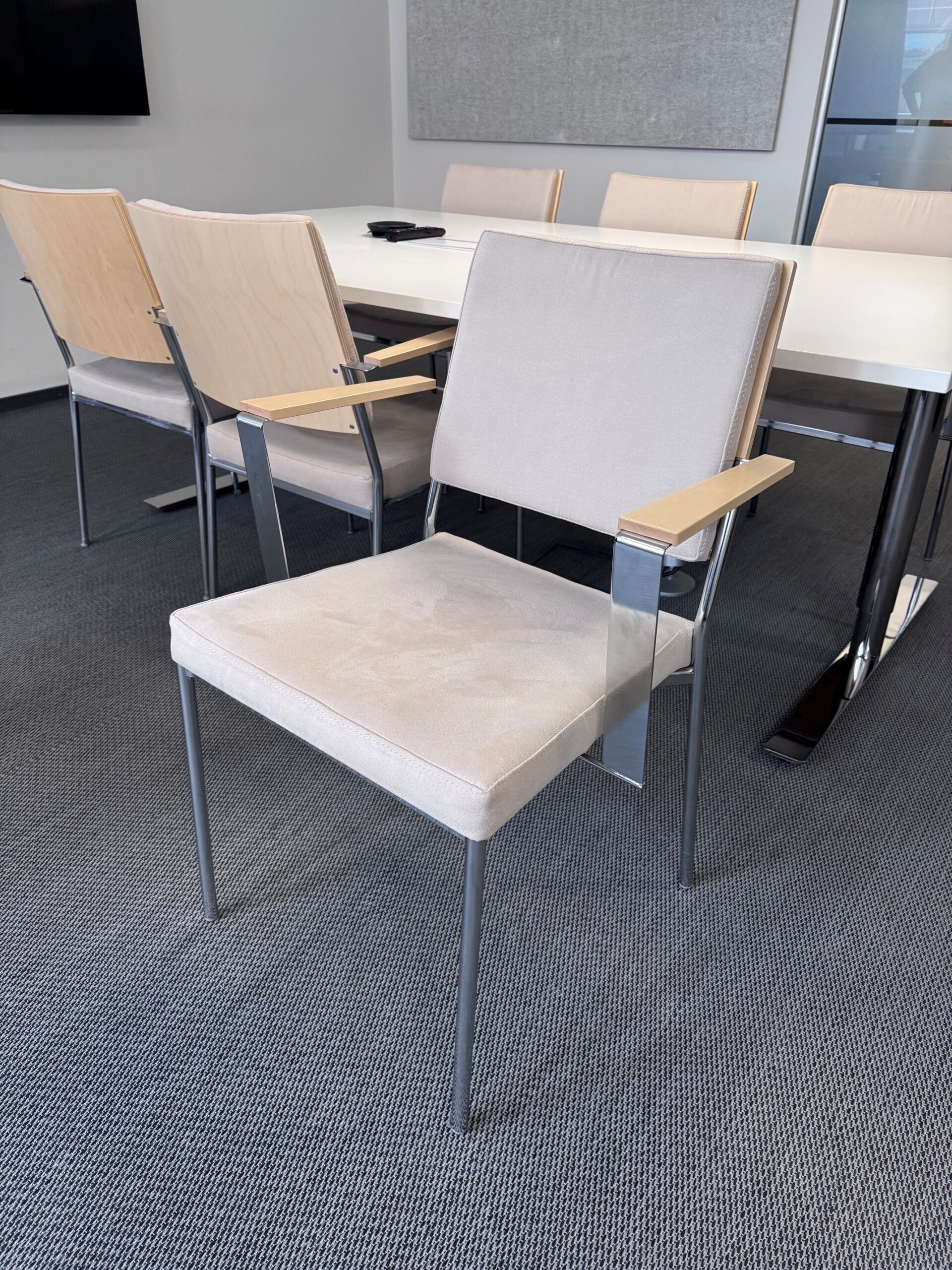 Käetugedega tool Signum 8 tk / Saalinäidis